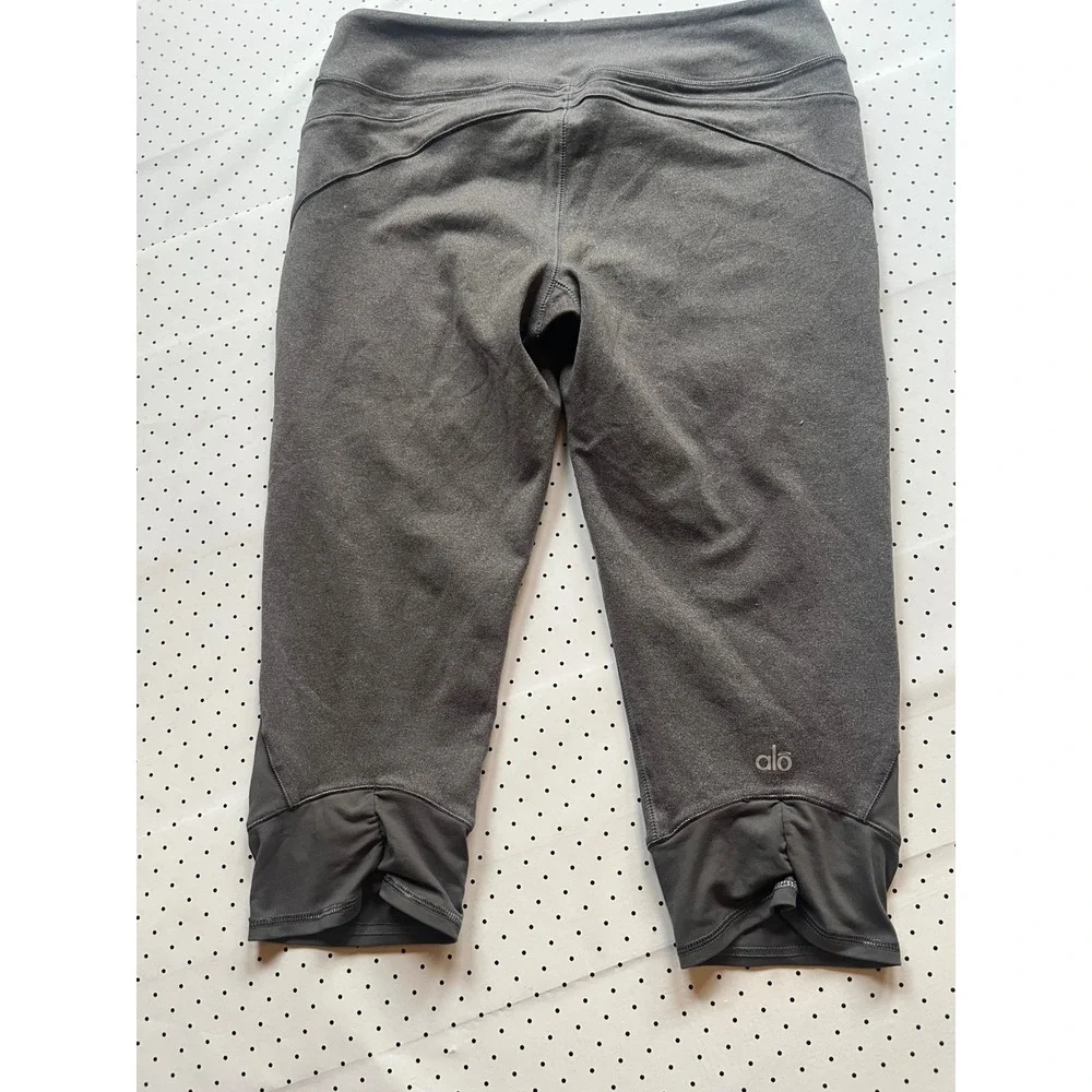 Alo Yoga Womens Medium Knee Length Leggings Gray Ruched Hem Yoga Workout